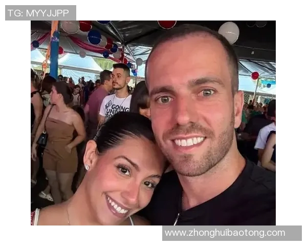 足球明星与爱妻甜蜜接吻视频曝光引发网友热议与祝福 足球明星与爱妻甜蜜接吻视频曝光引发网友热议与祝福